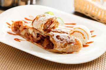 apple strudel with ice cream
