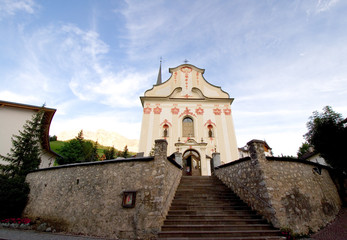 Fototapeta na wymiar Kirche in Abtei/Badia - Gadertal - Dolomiten - Alpen