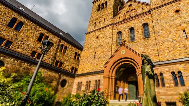 TL - Kloster in motion