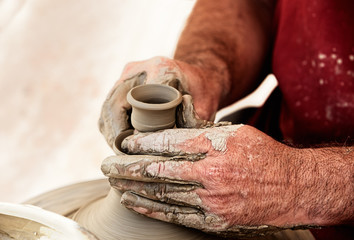 Creating an earthen jar