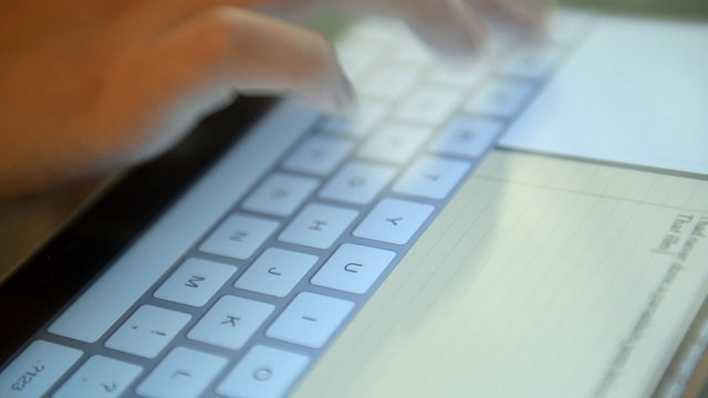 Typing on a virtual keyboard of tablet pc