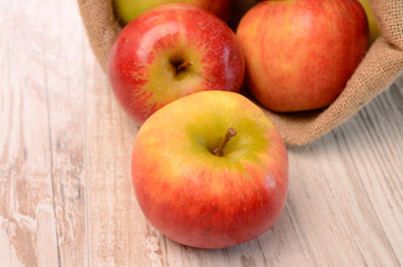 Naklejka na ściany i meble Fresh apples on a wooden table