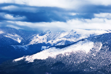 Fototapeta na wymiar Beautiful landscape with snowy mountains