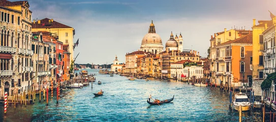 Abwaschbare Fototapete Honigfarbe Canal Grande und Santa Maria della Salute bei Sonnenuntergang, Venedig