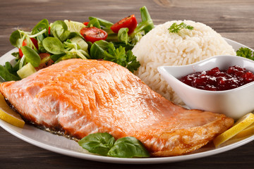 Grilled salmon and vegetables