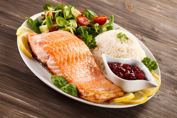 Grilled salmon and vegetables