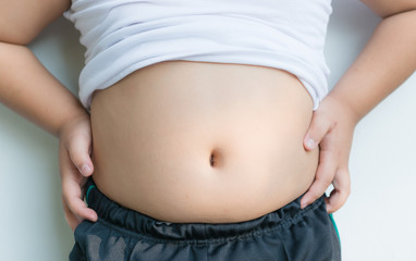 the size of stomach of children with overweight.