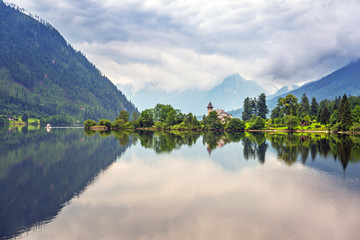 Naklejka premium Idyllic Grundlsee lake in Alps mountains, Austria