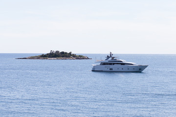 Obraz na płótnie Canvas island and yacht