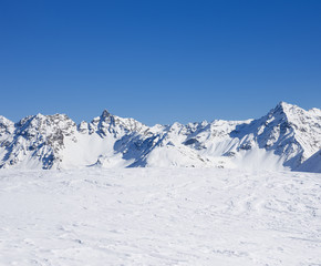Fototapeta na wymiar Verschneite Berge