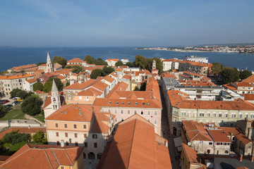 Fototapeta na wymiar Toits et vieille ville de Zadar