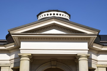 Klassizistisches Giebeldreieck