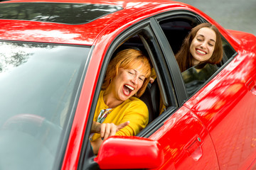 Mother with daughter in the red car