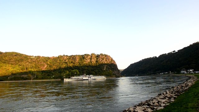 am Mittelrhein 4