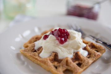 Waffeln mit Sahne