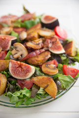 Herbstlicher Salat mit Feigen