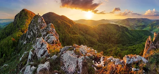 Cercles muraux Automne Montagne de la Slovaquie au printemps - Vrsatec