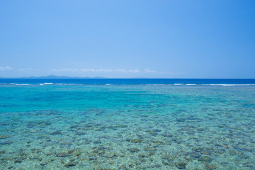 Fototapeta na wymiar 沖縄の海・水納島