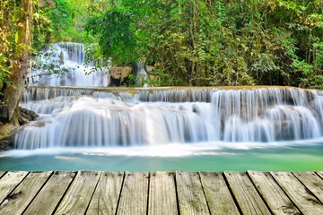 Foto op Plexiglas Prachtige waterval in diep bos © totojang1977