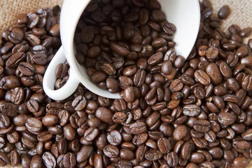 Foto op Plexiglas Koffiebar gemorste kop koffie