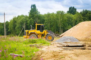 Obraz premium Yellow excavator at work