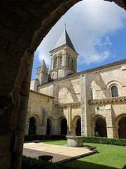 Fototapeta na wymiar abbaye royale de nieul