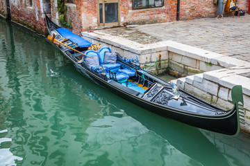 Obraz na płótnie Canvas Gondola Service on the canal in Venice, Italy