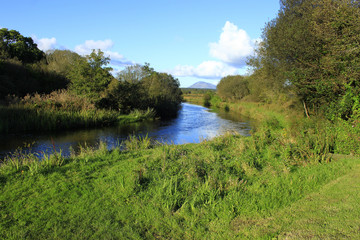 Fototapeta premium Widok na rzekę Black Oak, Newport, Co. Mayo, Irlandia.