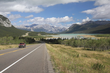 Fototapeta premium Winding Highway Next to a Mountain Lake - Alberta, Canada