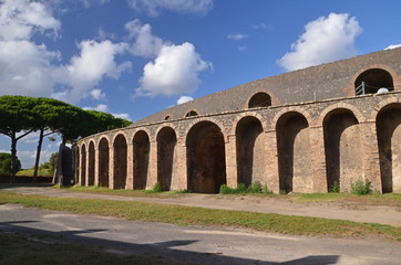amfiteatr w słynnych antycznych ruinach w Pompejach we Włoszech 