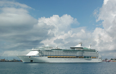 豪華客船 © okinawaphoto64