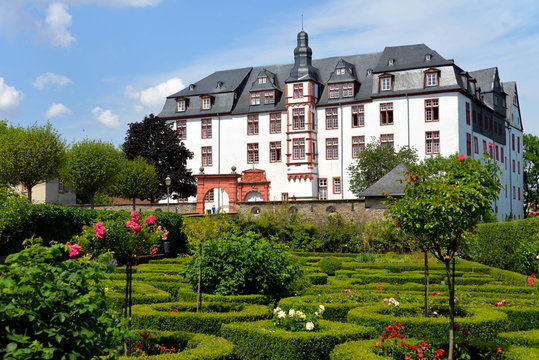 Residenzschloss und Rosengarten in Idstein