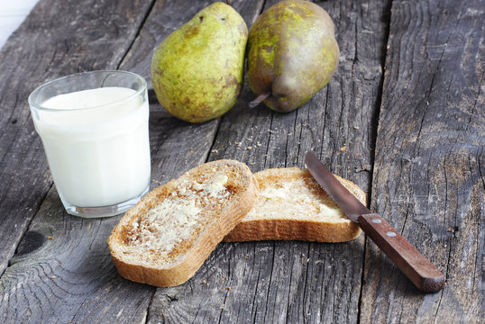 toasted bread with butter