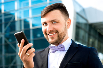 Fototapeta premium Portrait of well-dressed man on contempopary background