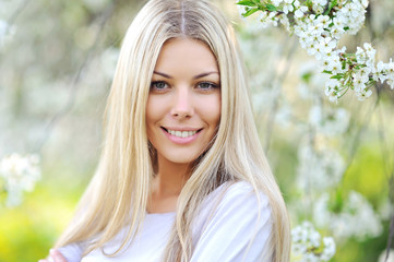 Portrait of young beautiful woman, on green background summer na