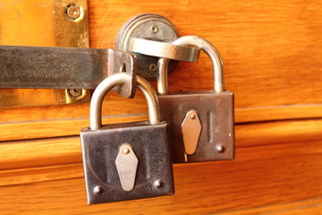 металлические замки