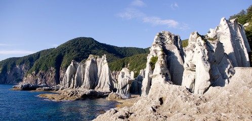 Fototapeta na wymiar rocks of the coast