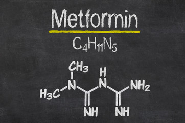Schiefertafel mit der chemischen Formel von Metformin