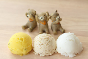 ice cream scoops for vegetarian on wooden plate