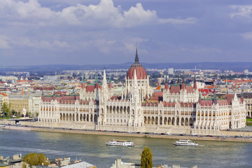 Fototapeta na wymiar Hungarian Parliament in Budapest