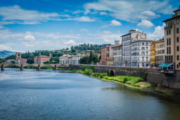 Obraz premium Blick von der Ponte Vecchio auf den Arno Florenz