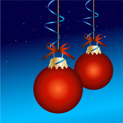 2 Rote Weihnachskugeln vor Blau