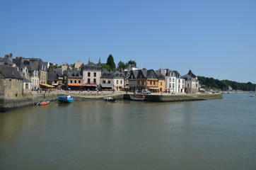 Fototapeta na wymiar vieux port de Saint-Goustan a Auray
