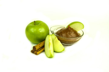 Granny Smith apples, caramel and cinnamon spice