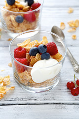 cereal flakes with berries