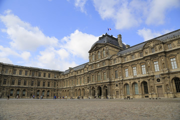 Fototapeta na wymiar Im Cour Carrée des Louvre in Paris