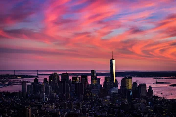 Crédence de cuisine en verre imprimé New York Vue aérienne de Lower Manhattan aux couleurs roses sauvages du coucher du soleil