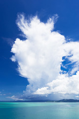 沖縄の海・大きな入道雲
