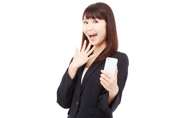 Obraz premium スマートフォンを持って驚くビジネスウーマン