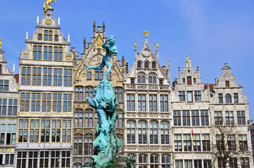 Fototapeta na wymiar Monument on central square of Antwerpen